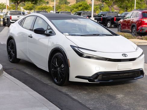 Used 2026 Toyota Prius Plug-In Hybrid FWD image 3