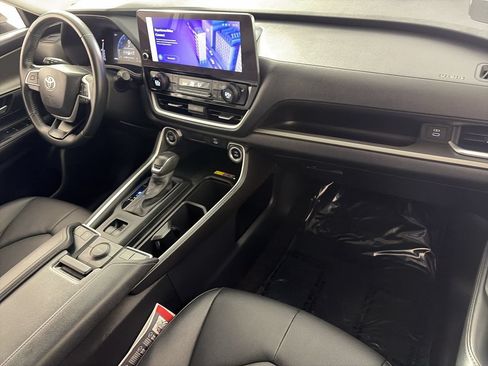 Used 2025 Toyota Grand Highlander AWD image 25