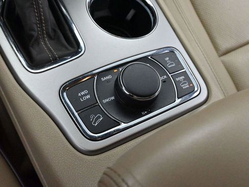 Used 2018 Jeep Grand Cherokee Overland AWD/4WD image 19