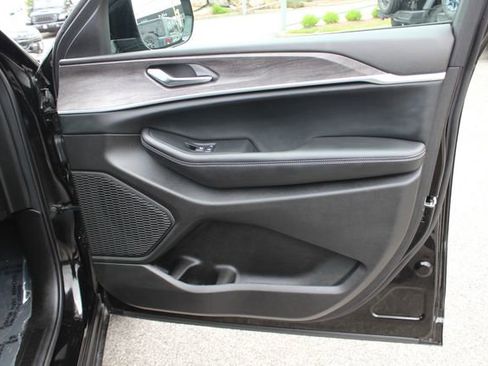 Used 2024 Jeep Grand Cherokee L Limited w/ Black Appearance Package AWD/4WD image 35