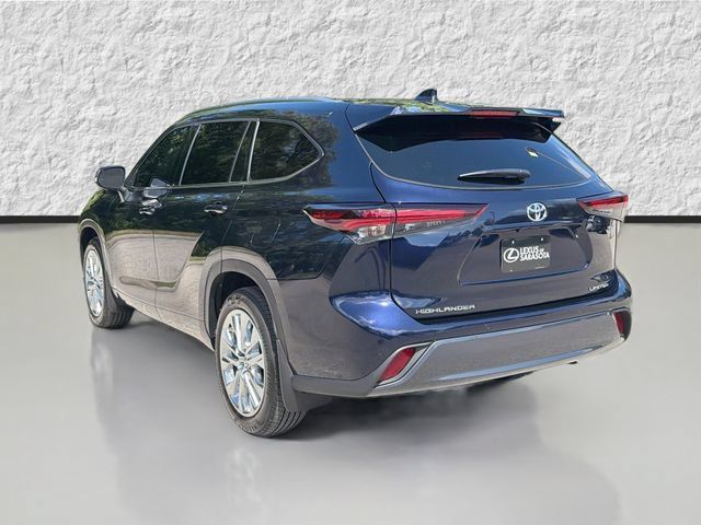 Used 2026 Toyota Highlander Limited AWD/4WD image 5