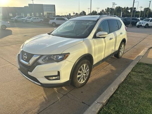 Used 2017 Nissan Rogue SV AWD/4WD image 3