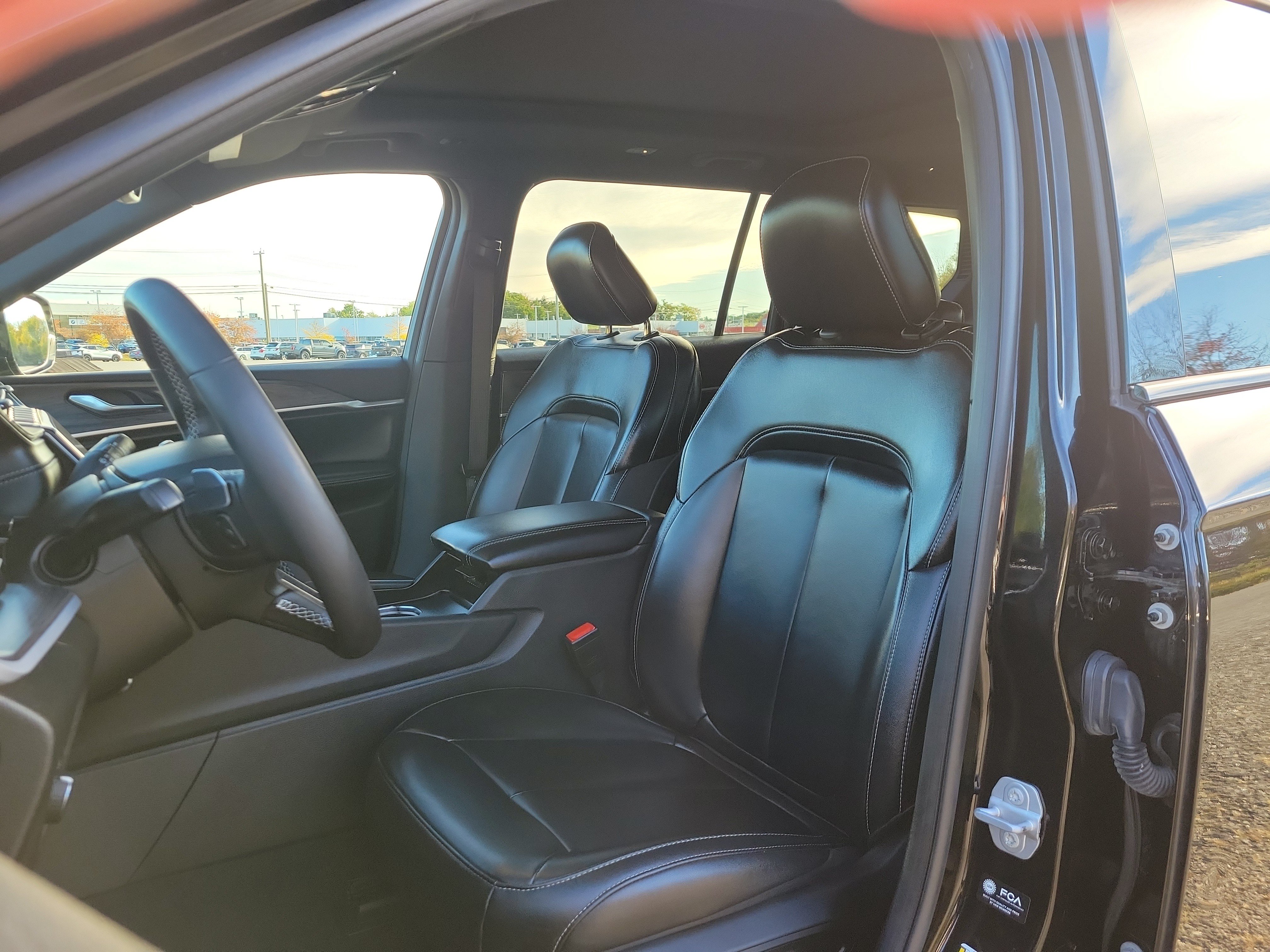 Used 2024 Jeep Grand Cherokee L Limited w/ Black Appearance Package AWD/4WD image 14