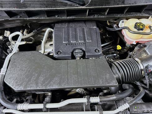 Used 2023 Chevrolet Silverado 1500 LT AWD/4WD image 39