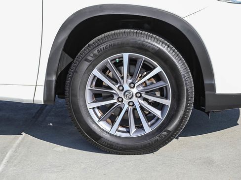 Used 2018 Toyota Highlander XLE FWD image 10