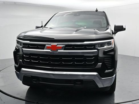 Used 2022 Chevrolet Silverado 1500 LT AWD/4WD image 3