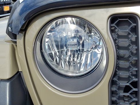 Certified 2020 Jeep Gladiator Sport image 9