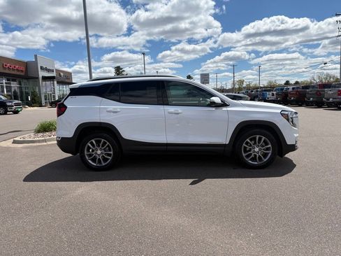 Used 2022 GMC Terrain SLT AWD/4WD image 2