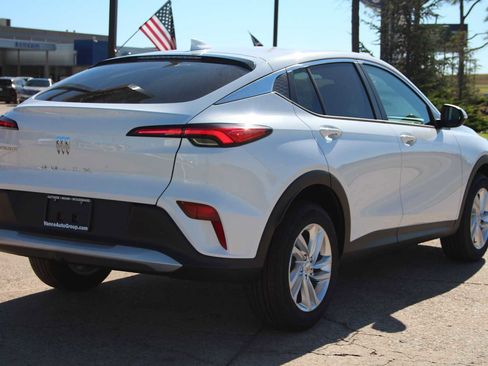 New 2026 Buick Envista Preferred w/ Advanced Safety Package image 9