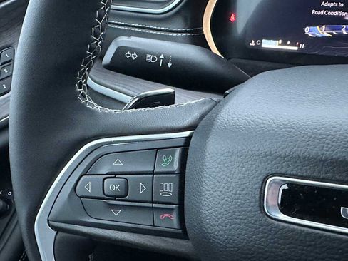 Used 2025 Jeep Grand Cherokee Limited w/ Luxury Tech Group II image 36