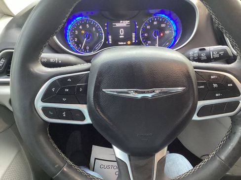 Used 2023 Chrysler Voyager LX FWD image 18
