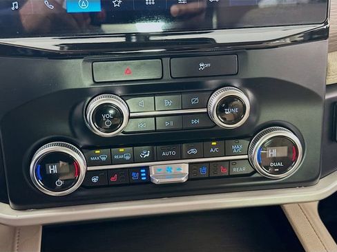 Certified 2023 Ford Expedition Limited image 17