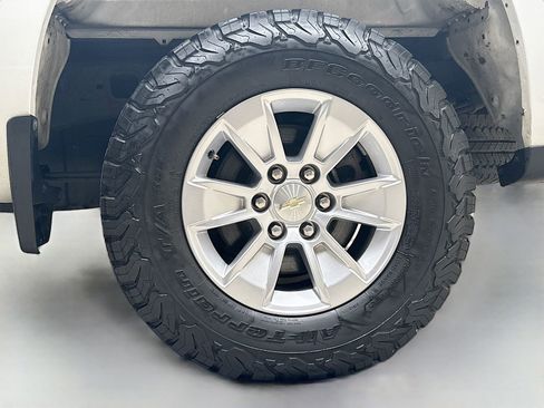 Used 2020 Chevrolet Silverado 1500 LT image 32