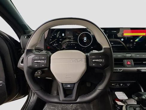 New 2025 Kia K4 GT-Line image 11