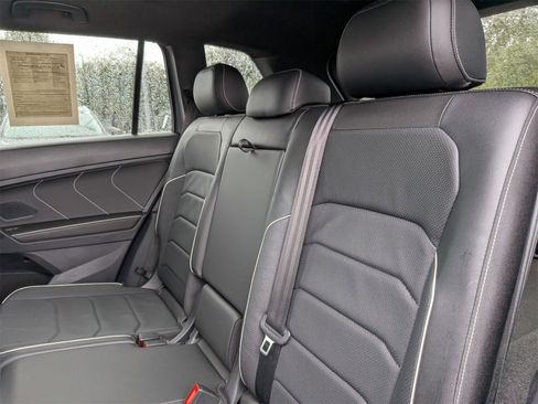 Used 2022 Volkswagen Tiguan SEL R-Line image 31