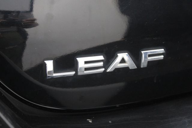 Used 2015 Nissan Leaf SL w/ Premium Package FWD image 9