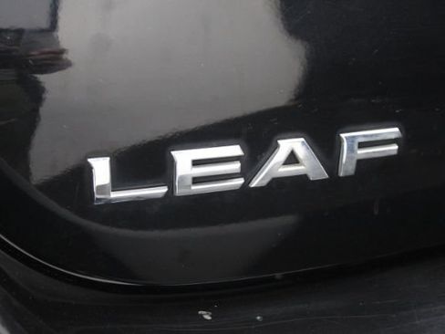 Used 2015 Nissan Leaf SL w/ Premium Package FWD image 9