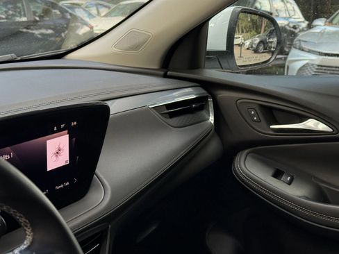 Used 2025 Buick Encore GX Preferred image 29