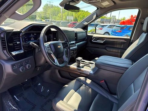 Used 2023 Chevrolet Silverado 1500 LT w/ Z71 Off-Road Package AWD/4WD image 16