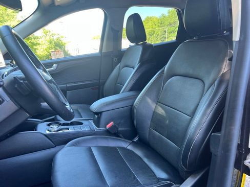 Used 2020 Ford Escape Titanium AWD/4WD image 16
