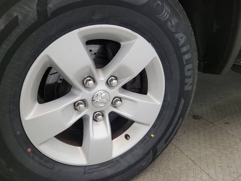 Used 2017 RAM 1500 Classic SLT image 31