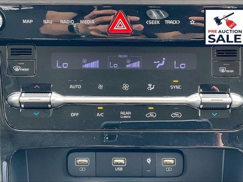 Used 2024 Kia Carnival EX FWD image 32