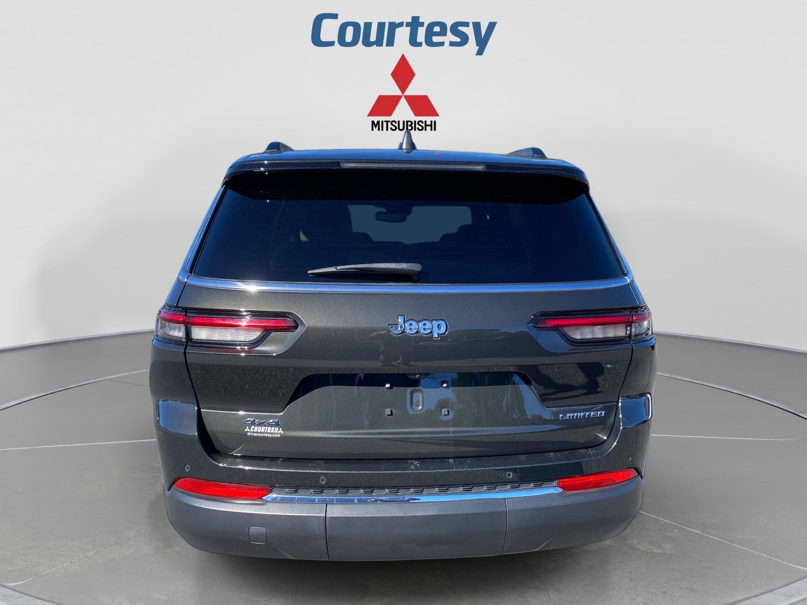 Used 2023 Jeep Grand Cherokee L Limited AWD/4WD image 4