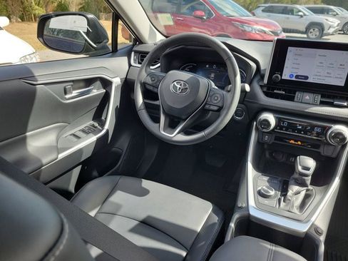 Used 2025 Toyota RAV4 XLE Premium image 22
