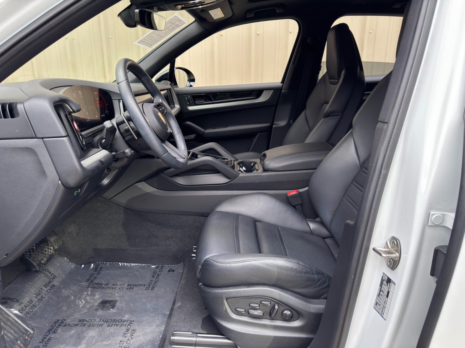 Used 2024 Porsche Cayenne AWD/4WD image 17