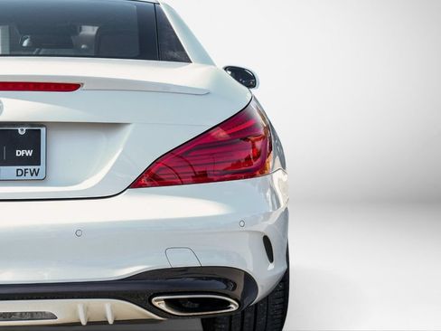 Used 2018 Mercedes-Benz SL 550 image 41