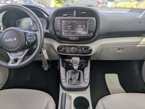 Certified 2025 Kia Soul LX w/ LX Technology Package FWD image 16