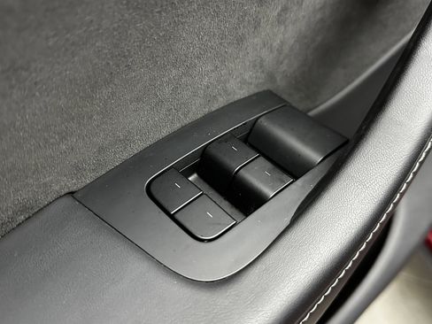 Used 2025 Tesla Model Y Performance image 11