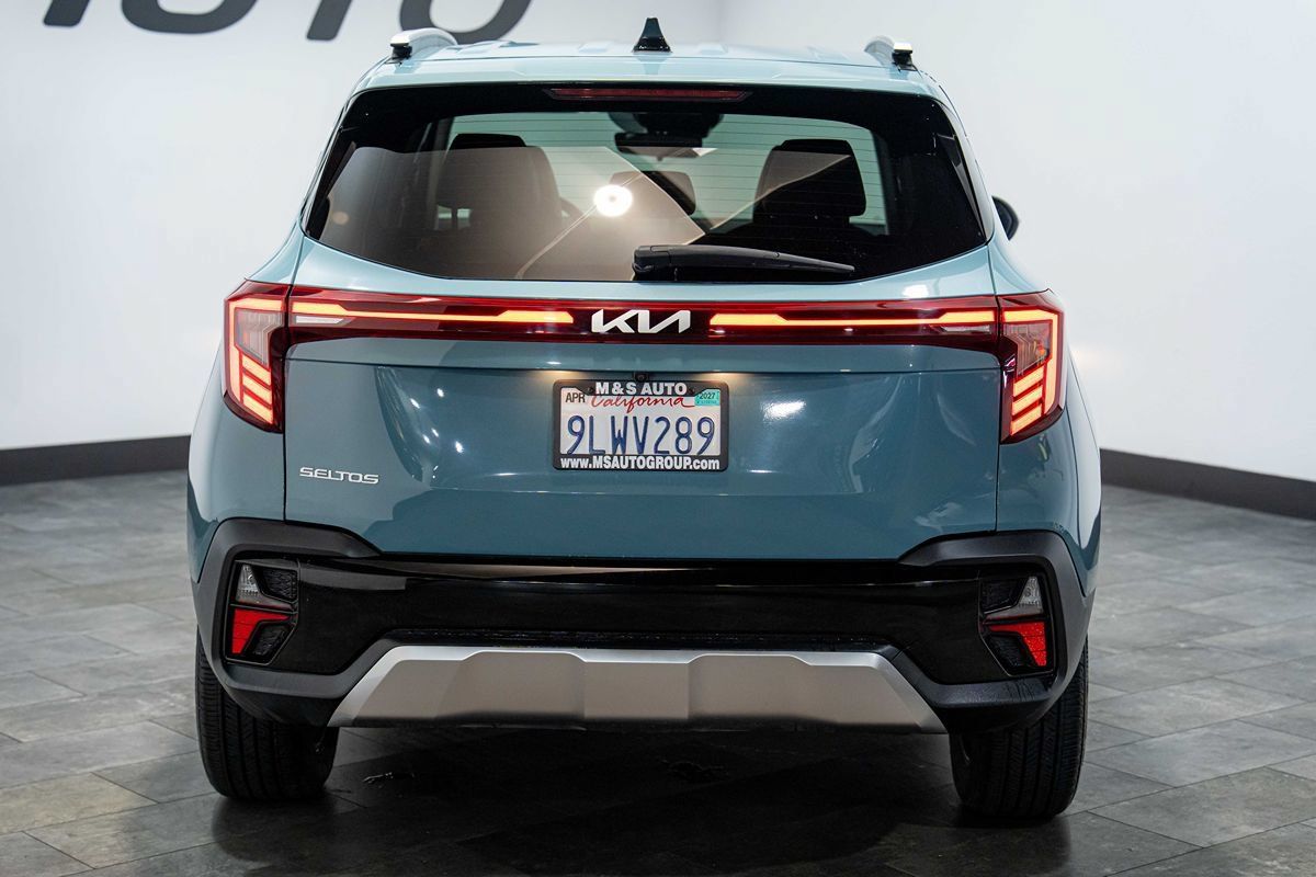 Used 2024 Kia Seltos EX FWD image 3