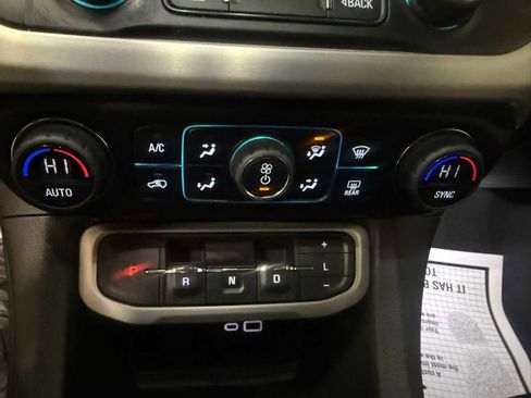 Used 2023 GMC Acadia SLE w/ Driver Convenience Package image 32