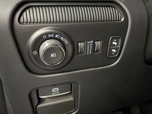 Used 2024 Jeep Grand Wagoneer L Series III AWD/4WD image 25