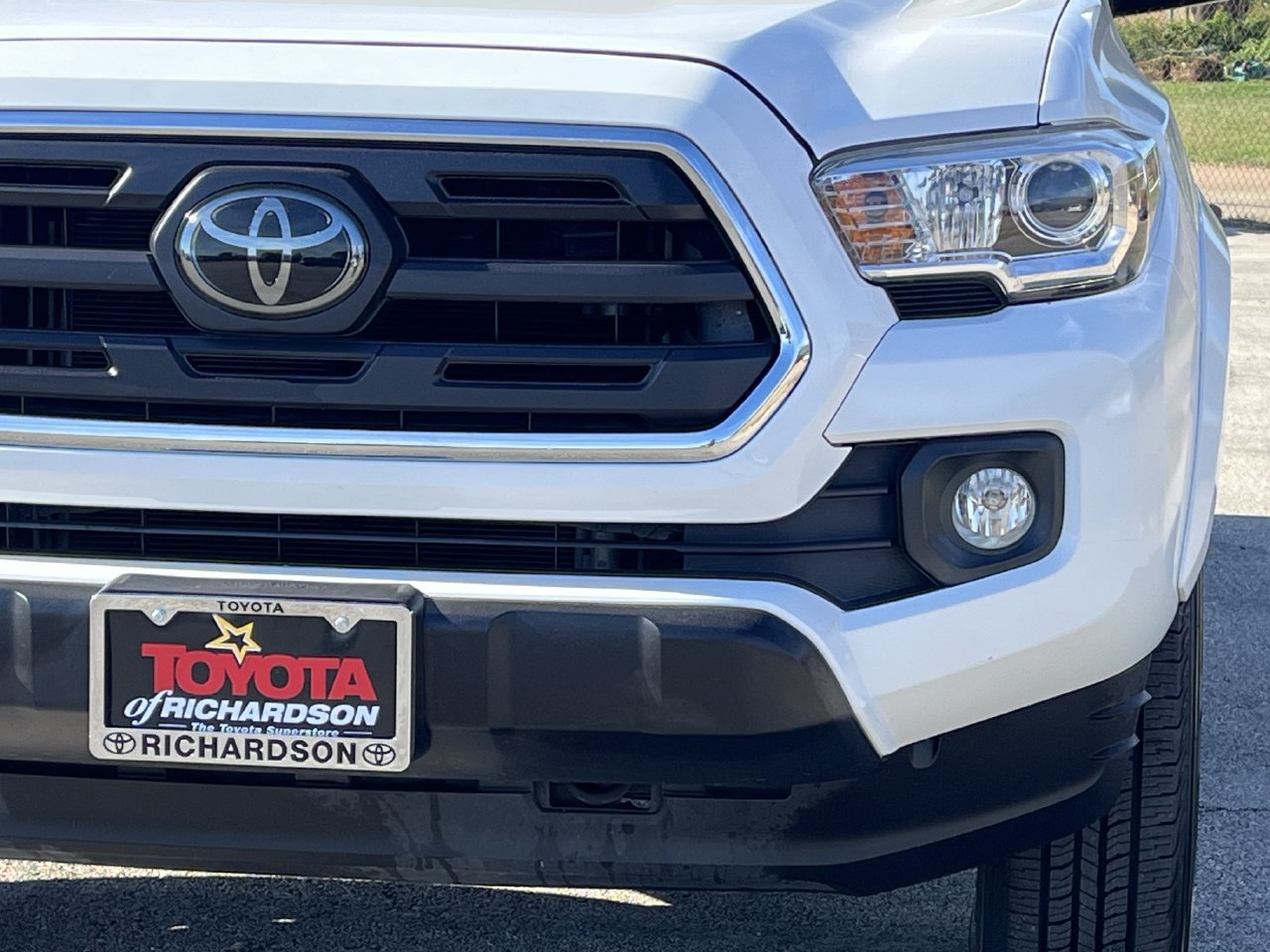 Used 2018 Toyota Tacoma SR5 AWD/4WD image 8