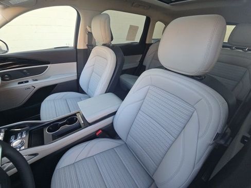 New 2026 Lincoln Nautilus Reserve image 18