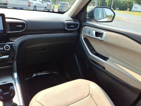Used 2023 Ford Explorer Limited w/ Equipment Group 301A AWD/4WD image 12
