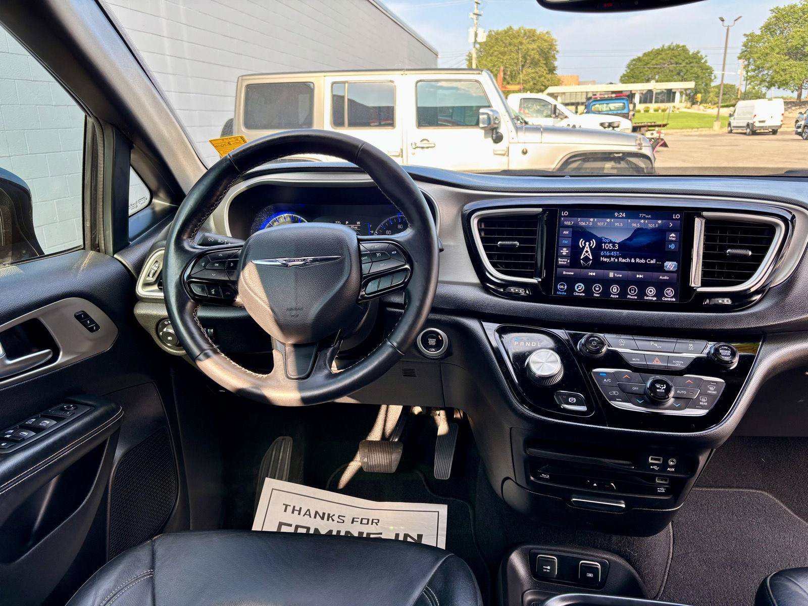 Used 2020 Chrysler Pacifica Touring-L AWD/4WD image 3