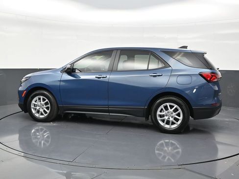 Used 2024 Chevrolet Equinox LS FWD image 2