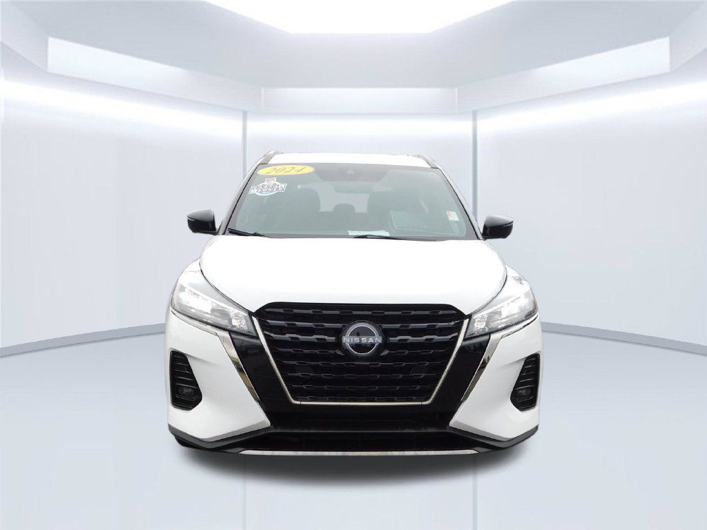 Used 2024 Nissan Kicks SR FWD image 8