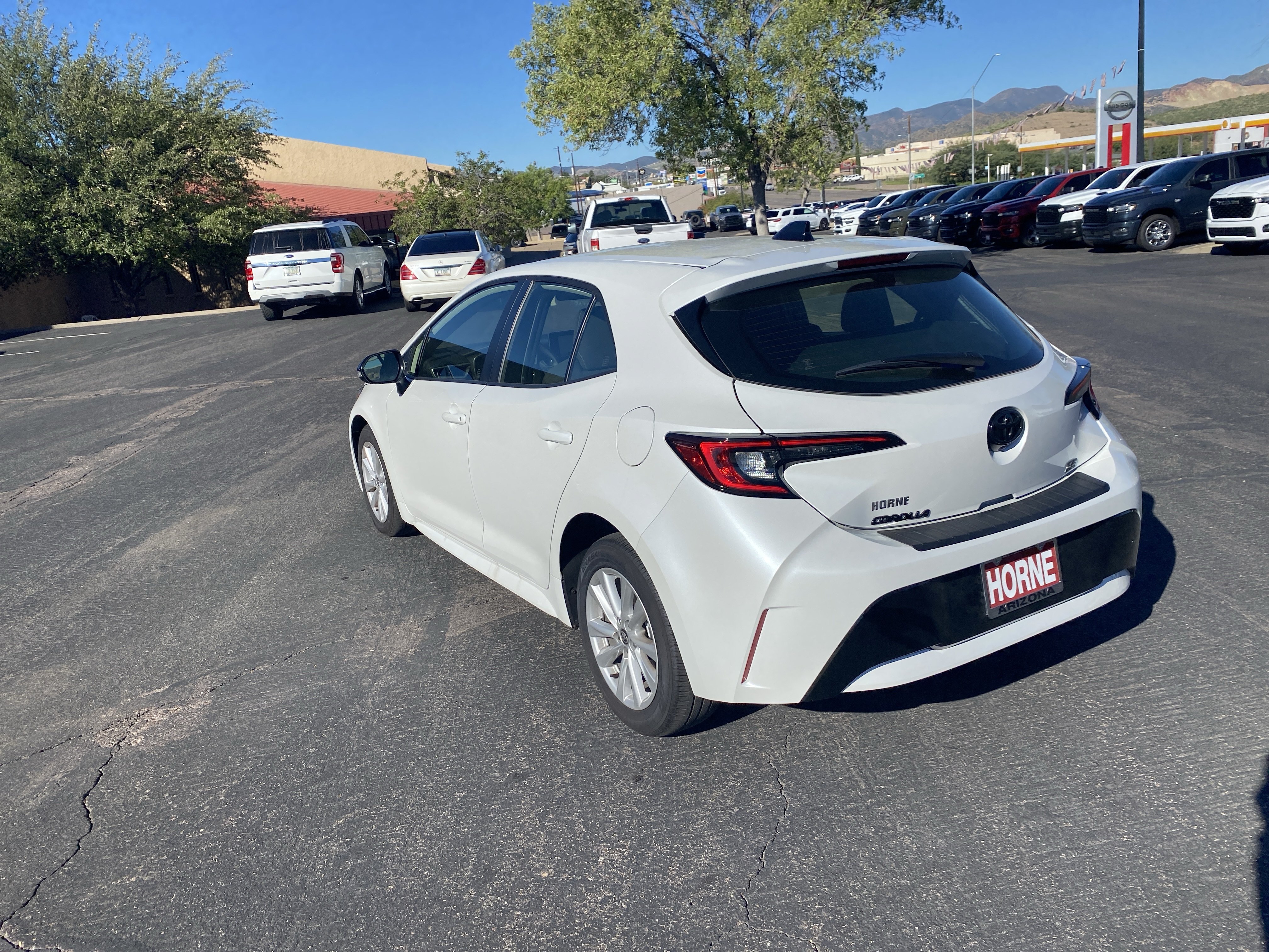Used 2026 Toyota Corolla SE FWD image 2