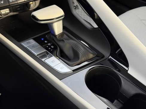 Used 2023 Hyundai Elantra Limited image 29