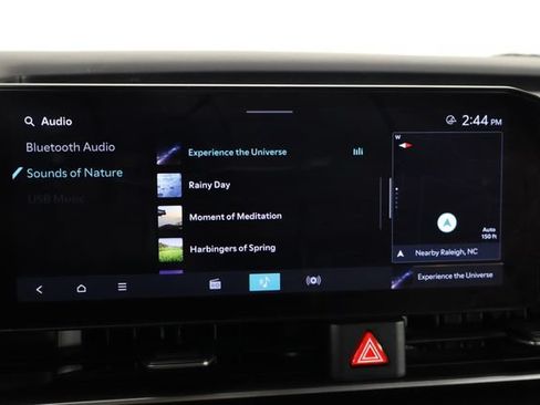 Used 2025 Kia Carnival FWD image 30