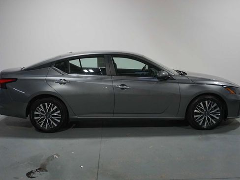 Used 2023 Nissan Altima 2.5 SV image 6