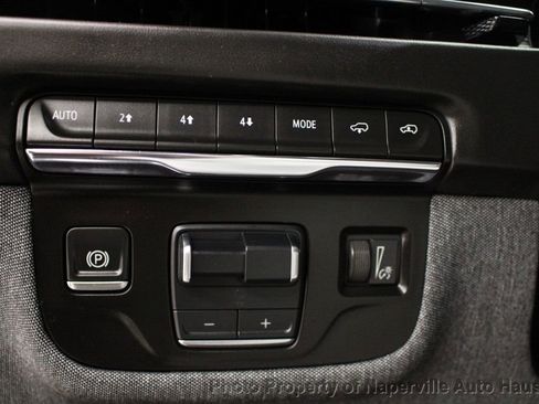 Used 2025 Cadillac Escalade ESV Sport Platinum w/ LPO, ONYX Package image 18