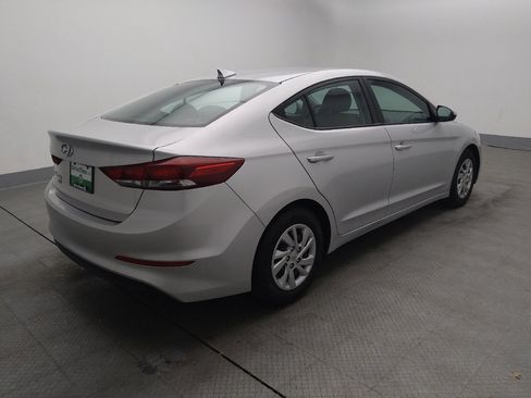 Used 2017 Hyundai Elantra SE w/ Cargo Package image 10