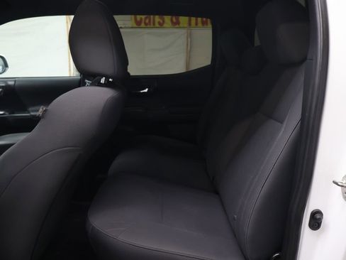 Used 2019 Toyota Tacoma TRD Sport AWD/4WD image 14