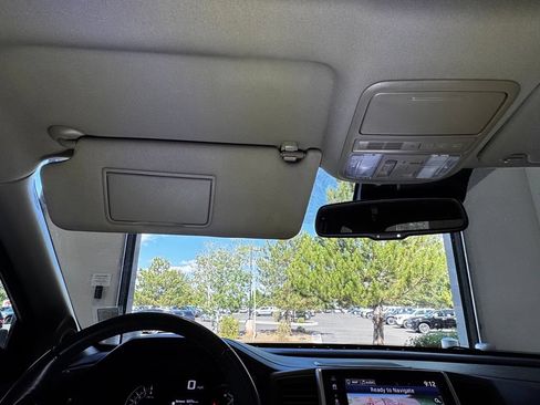 Used 2017 Honda Pilot Touring image 38