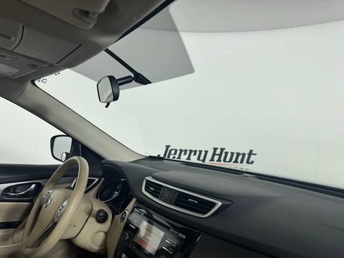 Used 2014 Nissan Rogue SV w/ SV Moonroof Package image 31